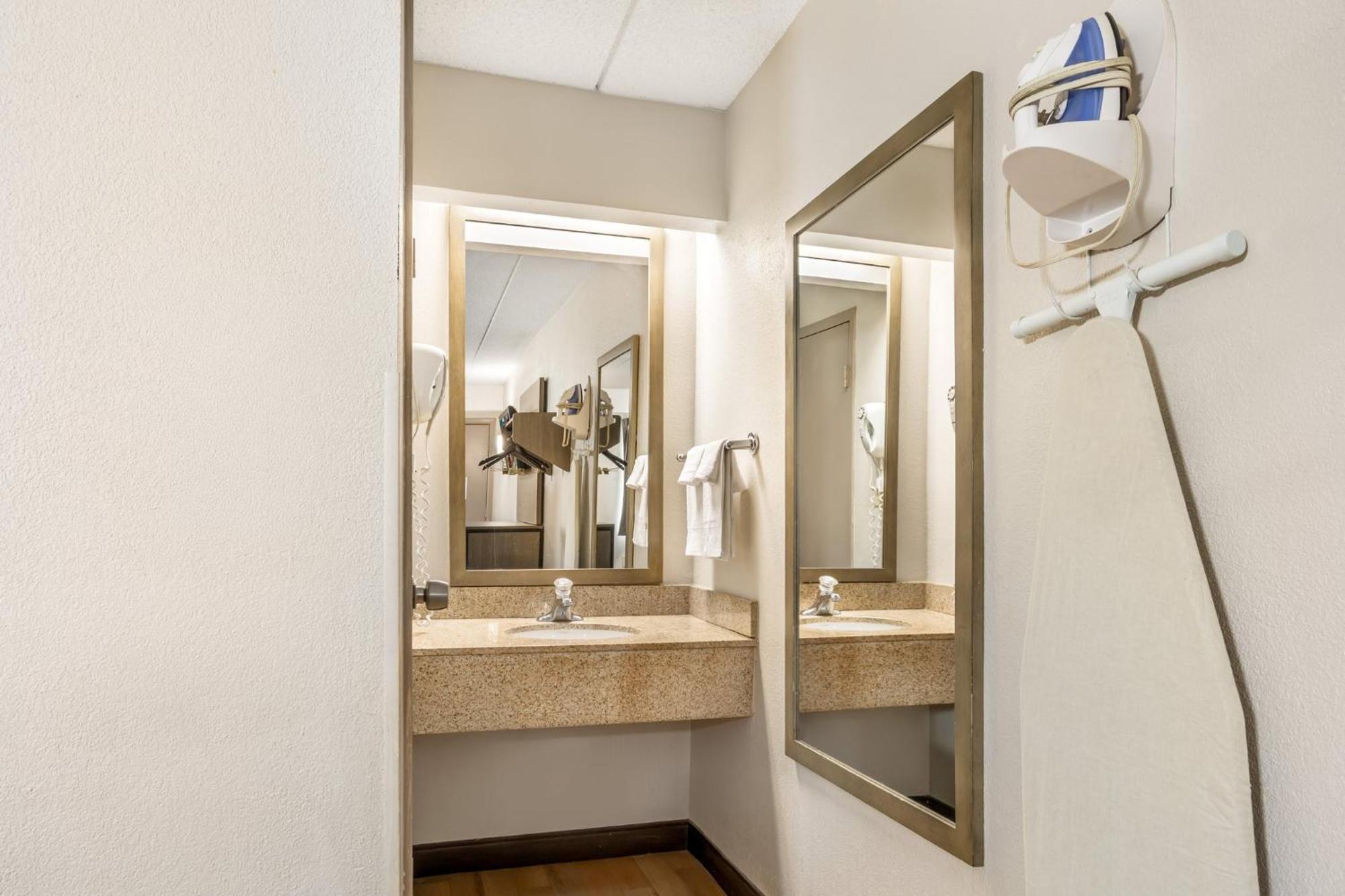 Red Roof Inn Tinton Falls-Jersey Shore Esterno foto